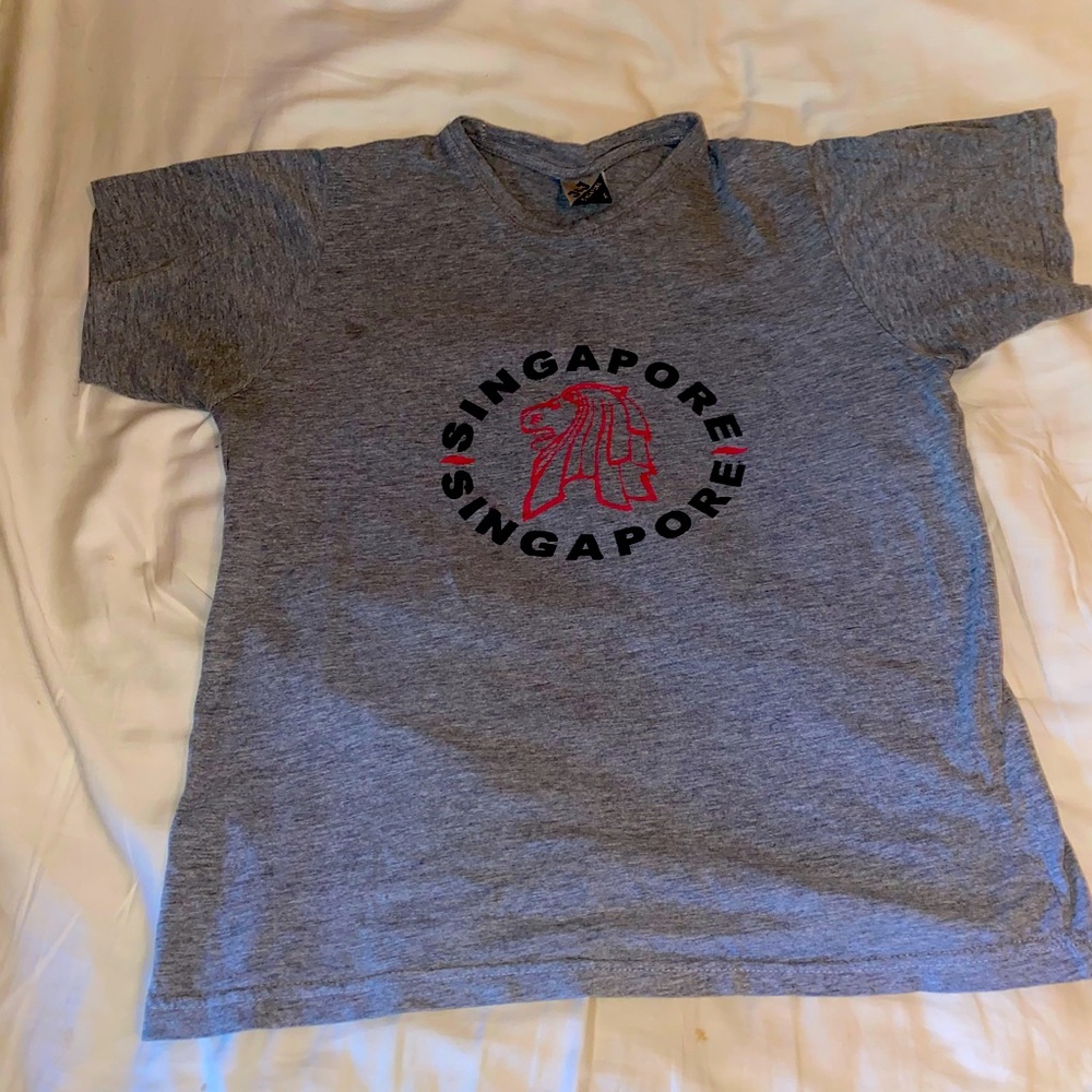 Women’s light grey Singapore graphic tee size S